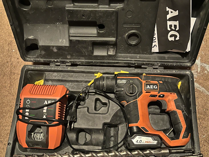 Smidig slagborrmaskin aeg batteridriven