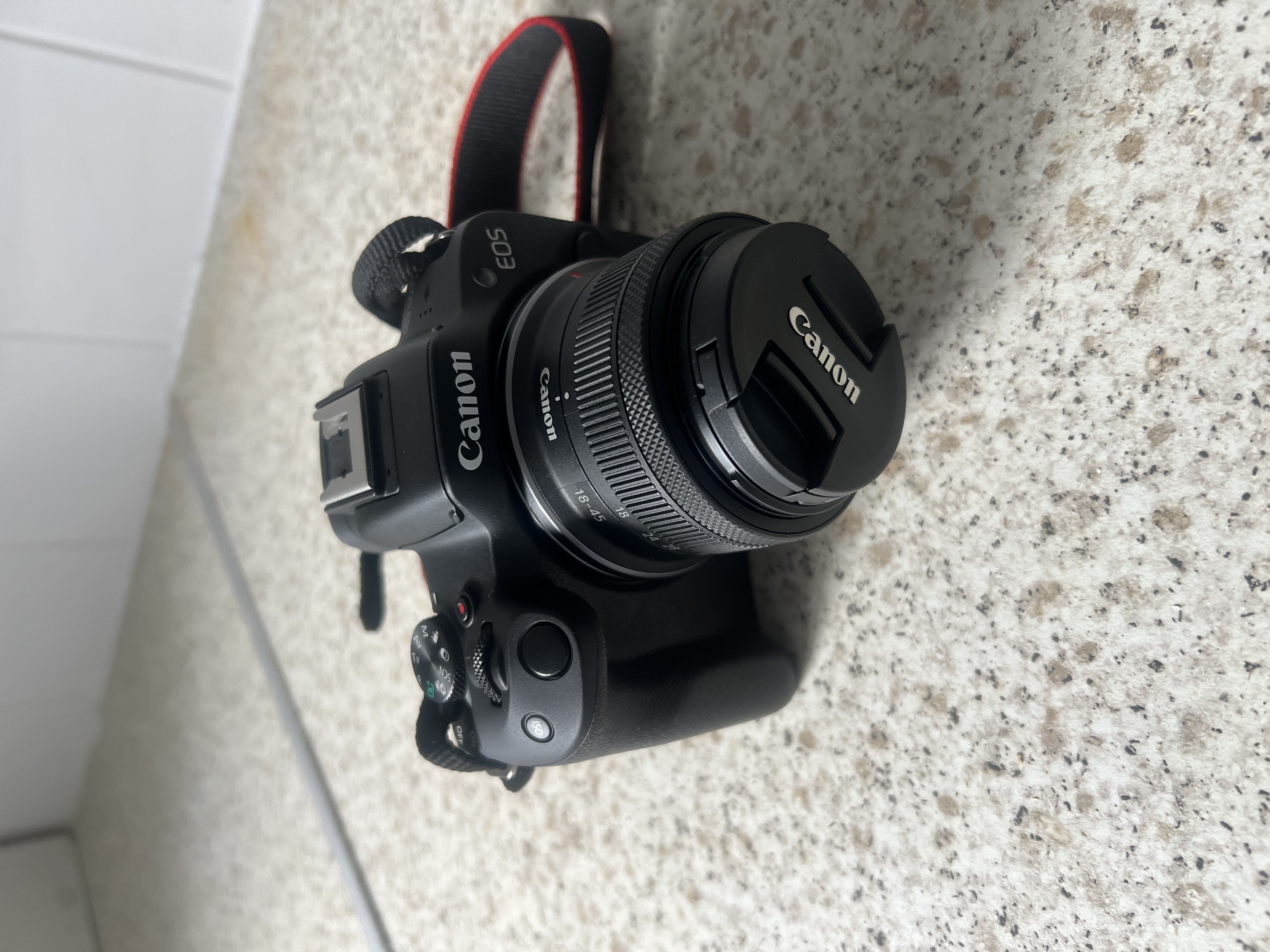 Canon r50 mirrorless camera + kit lens