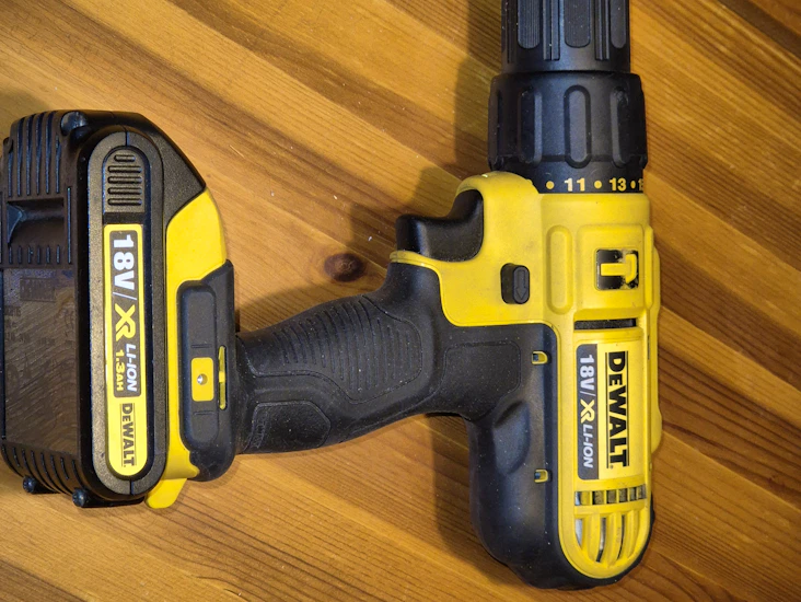 Dewalt cdc776 iskuporakone