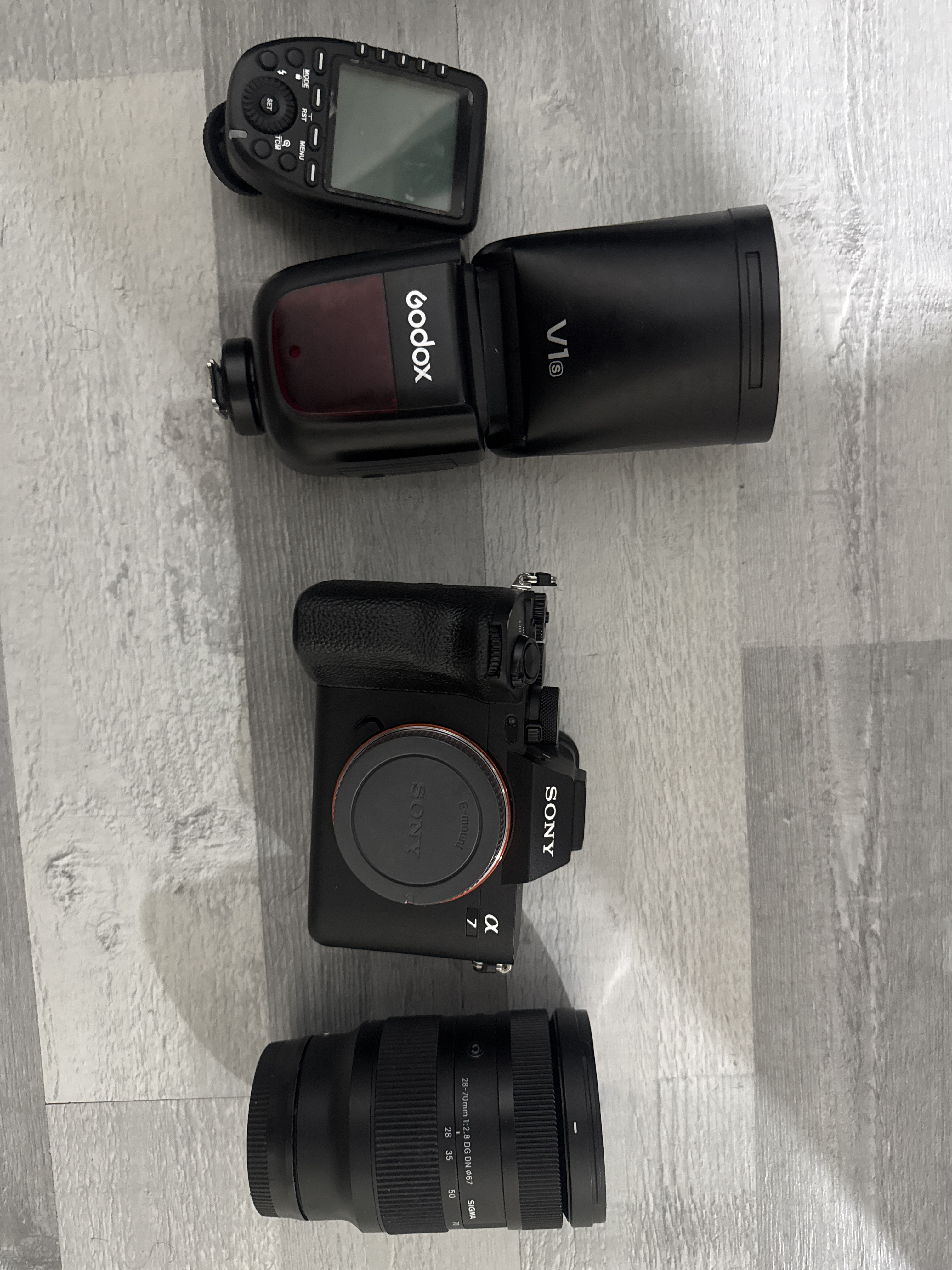 Sony a7iv / sigma lens 28-70 / godox v1 flash