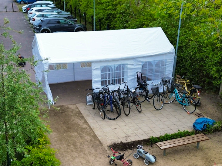 Partytält – 6x3 m med ljusslinga, gott skick