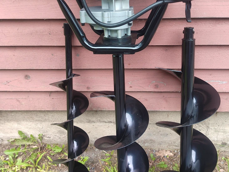 Vuokrataan polttomoottorikäyttöinen maapora/ maakaira