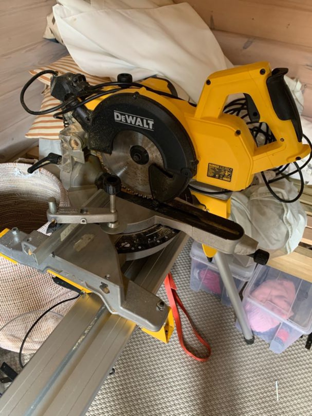 Dewalt kap & gersåg med stativ