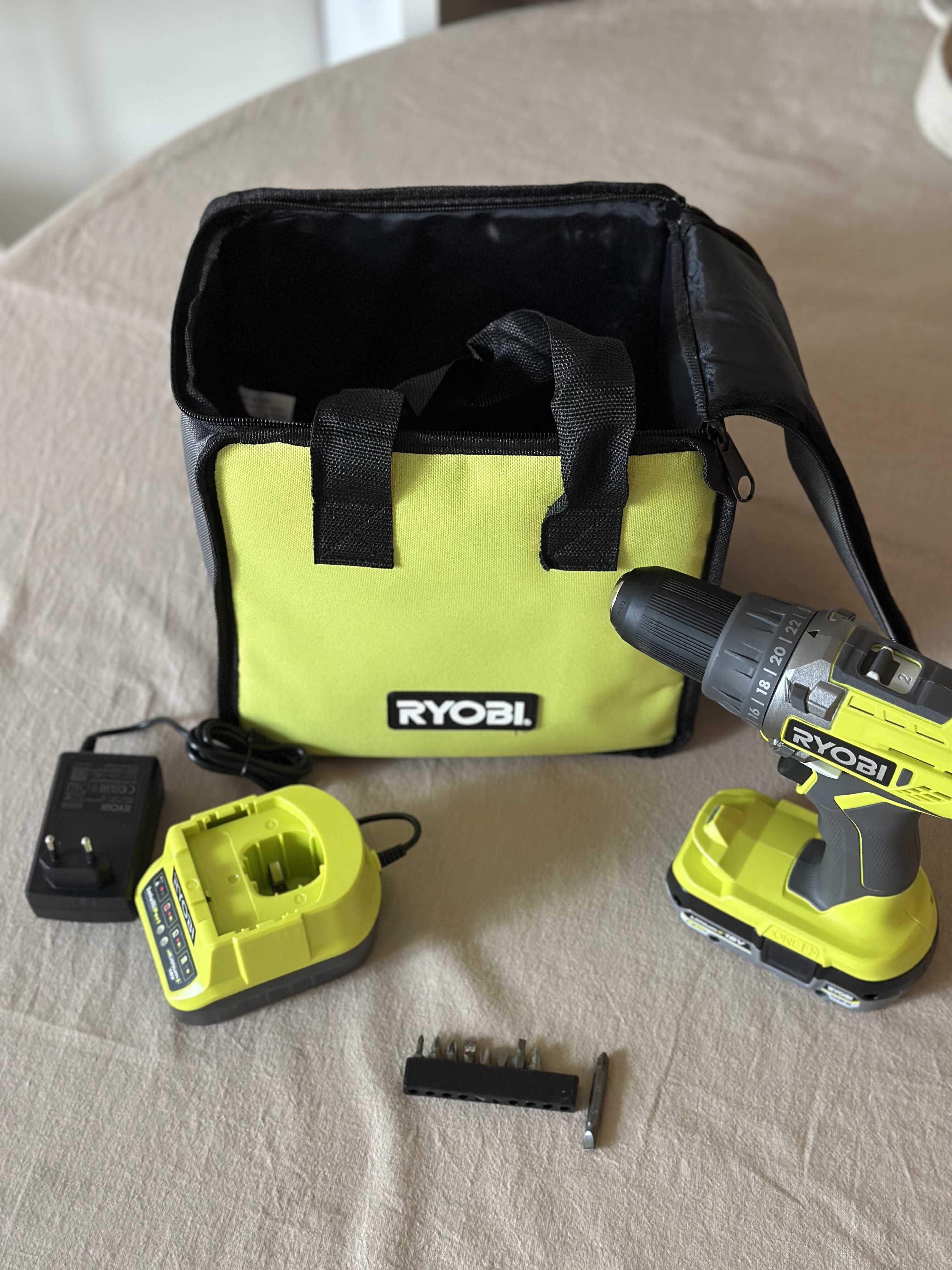 Ryobi drill med bitssett