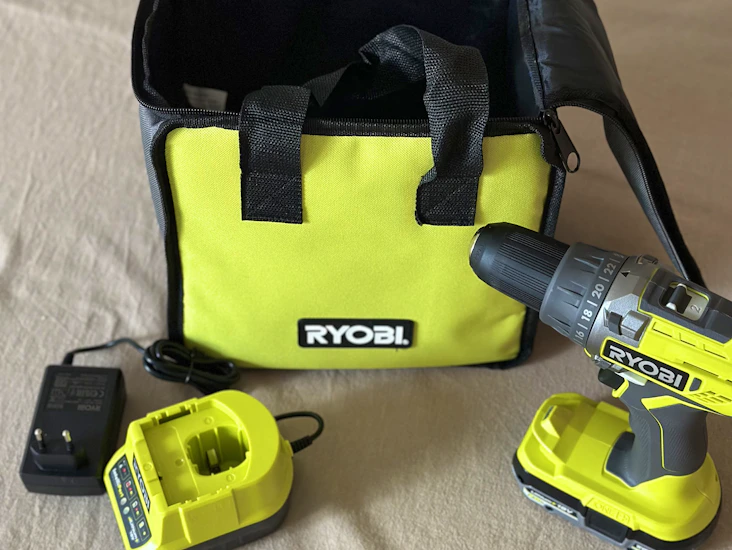 Ryobi drill med bitssett