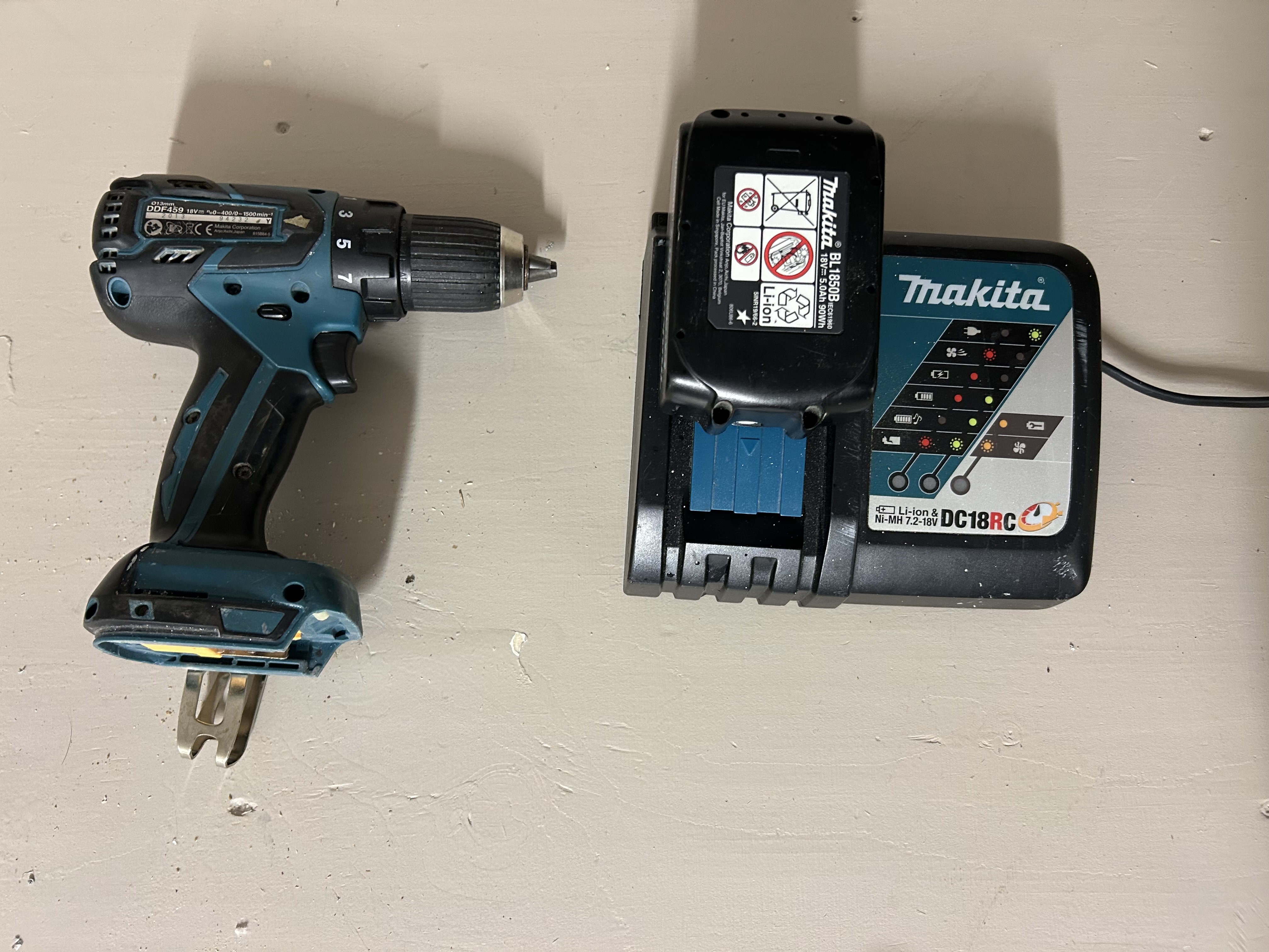 Makita borrskruvdragare 18v – inkl. batteri & laddare