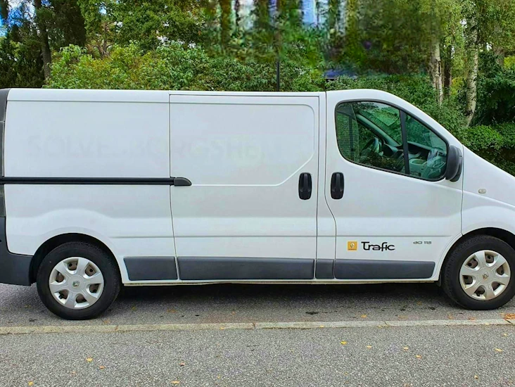 Flyttbil / skåpbil i råsunda, renault trafic