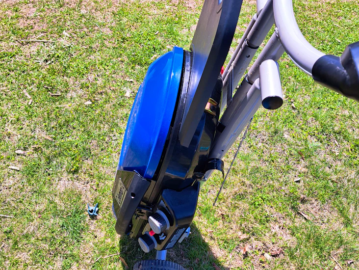 Folding, self-standing camping bbq