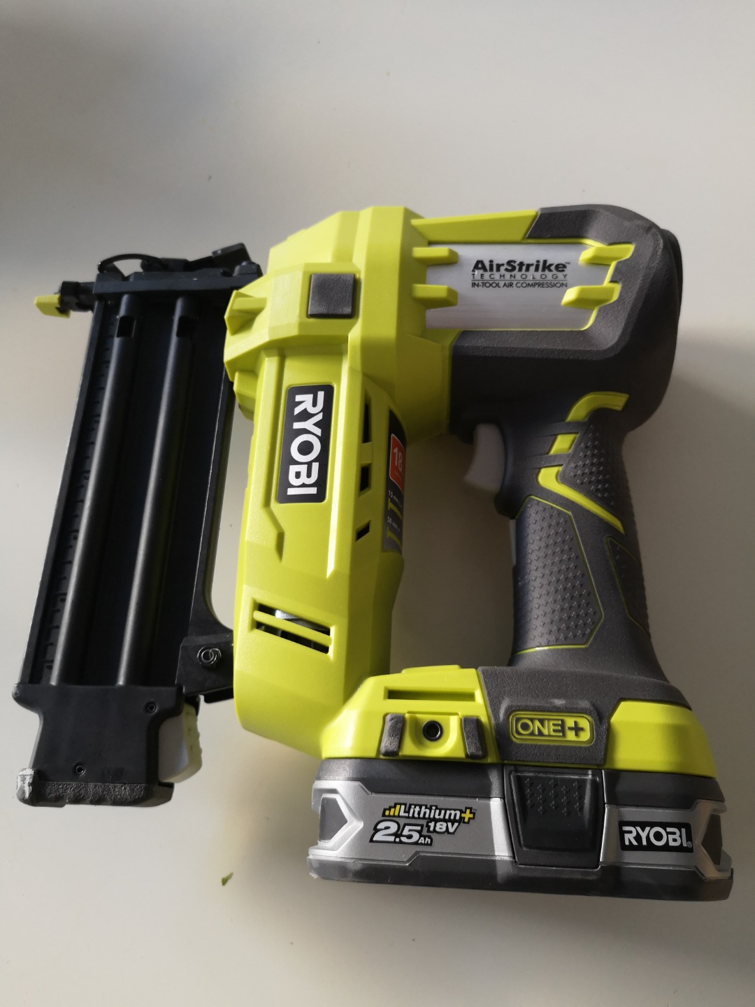Ryobi spikpistol