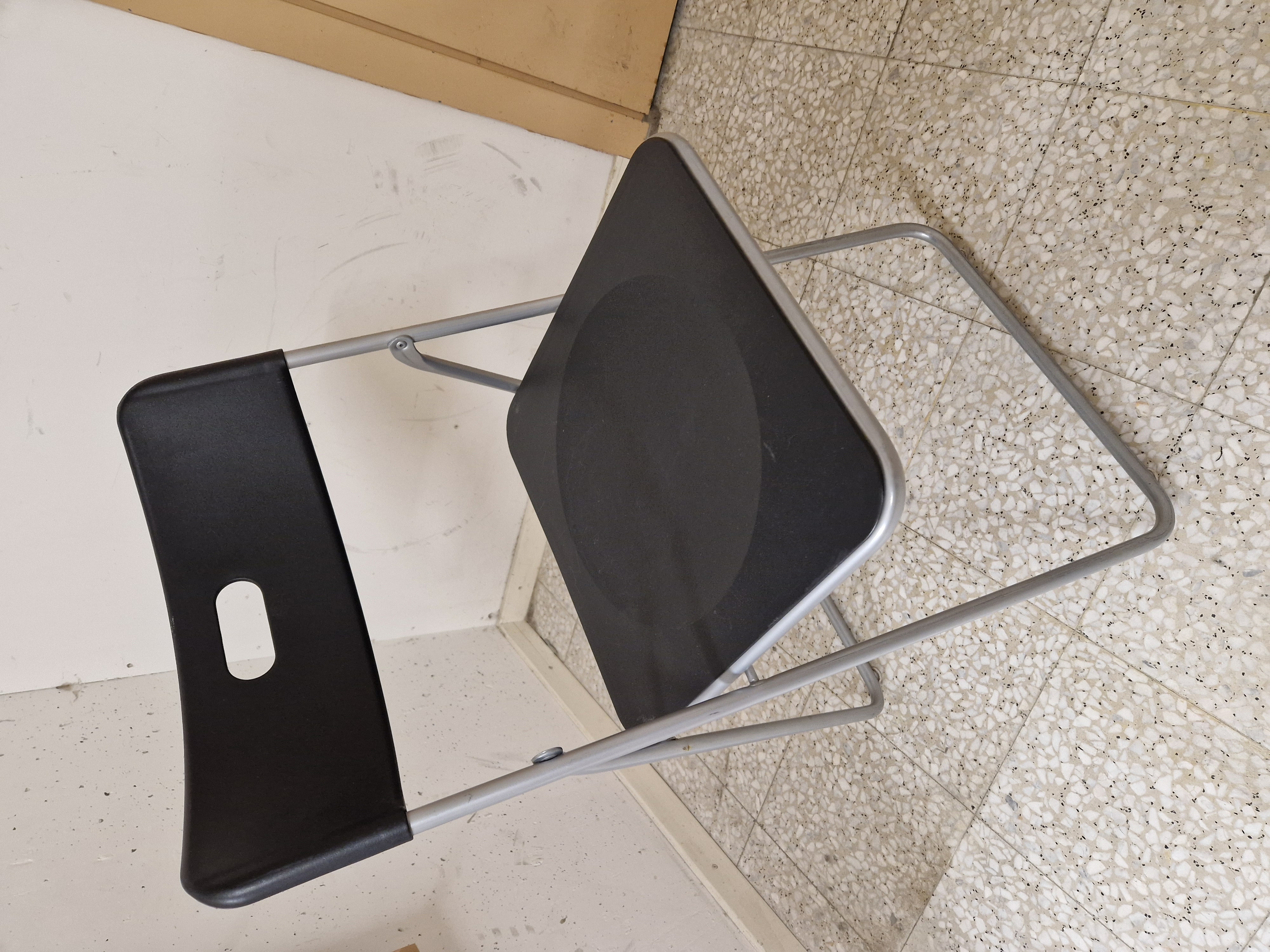 4 stycken svarta fällstolar