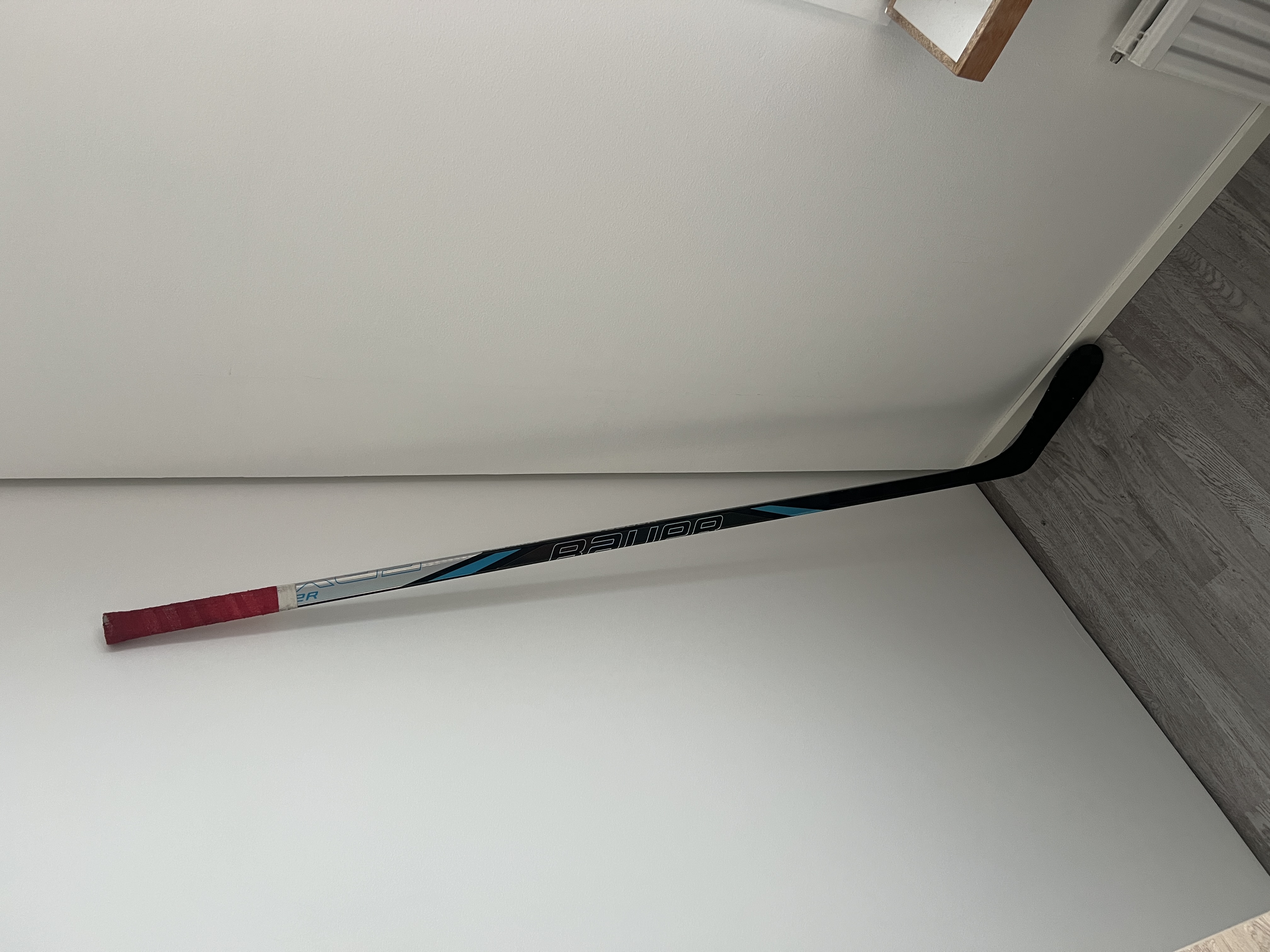 Vuokrataan bauer nexus tracer jääkiekkomaila 77 flex left