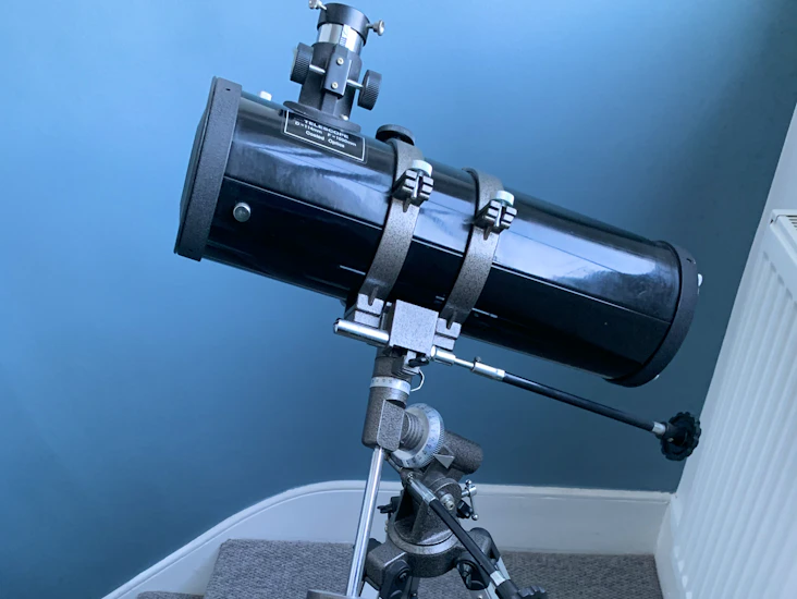 Helios newtonian reflector telescope w/ tripod (d=114mm f=1000mm)