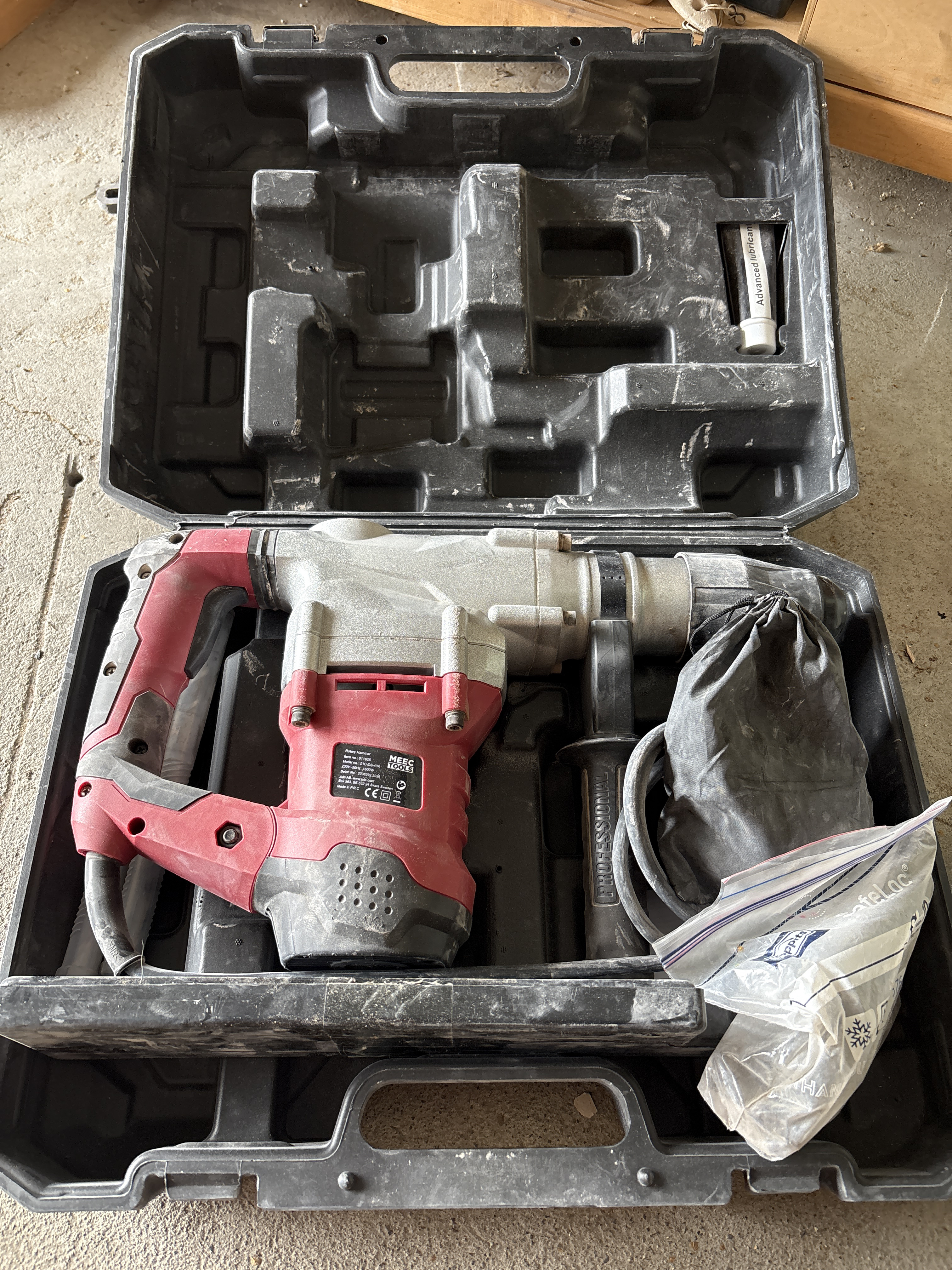 Borhammer 1600w sds max med tilbehør