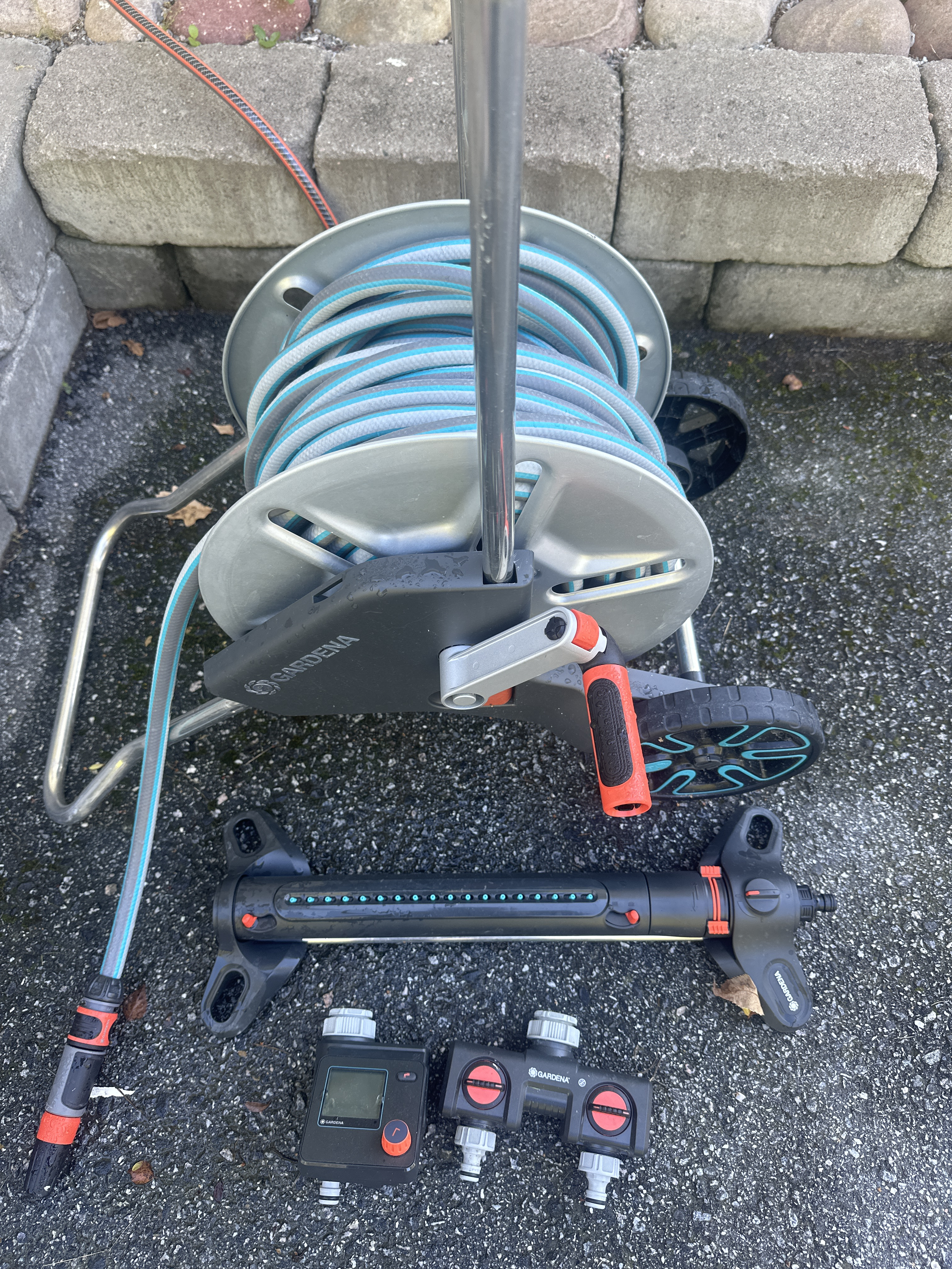 Komplett automatisk bevattning – slang, timer och spridare gardena 