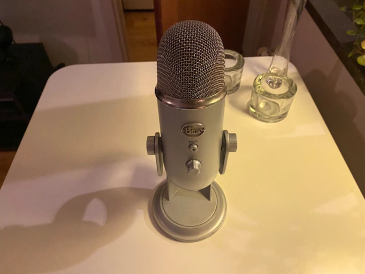 Usb-mikrofon av märket blue microphones yeti