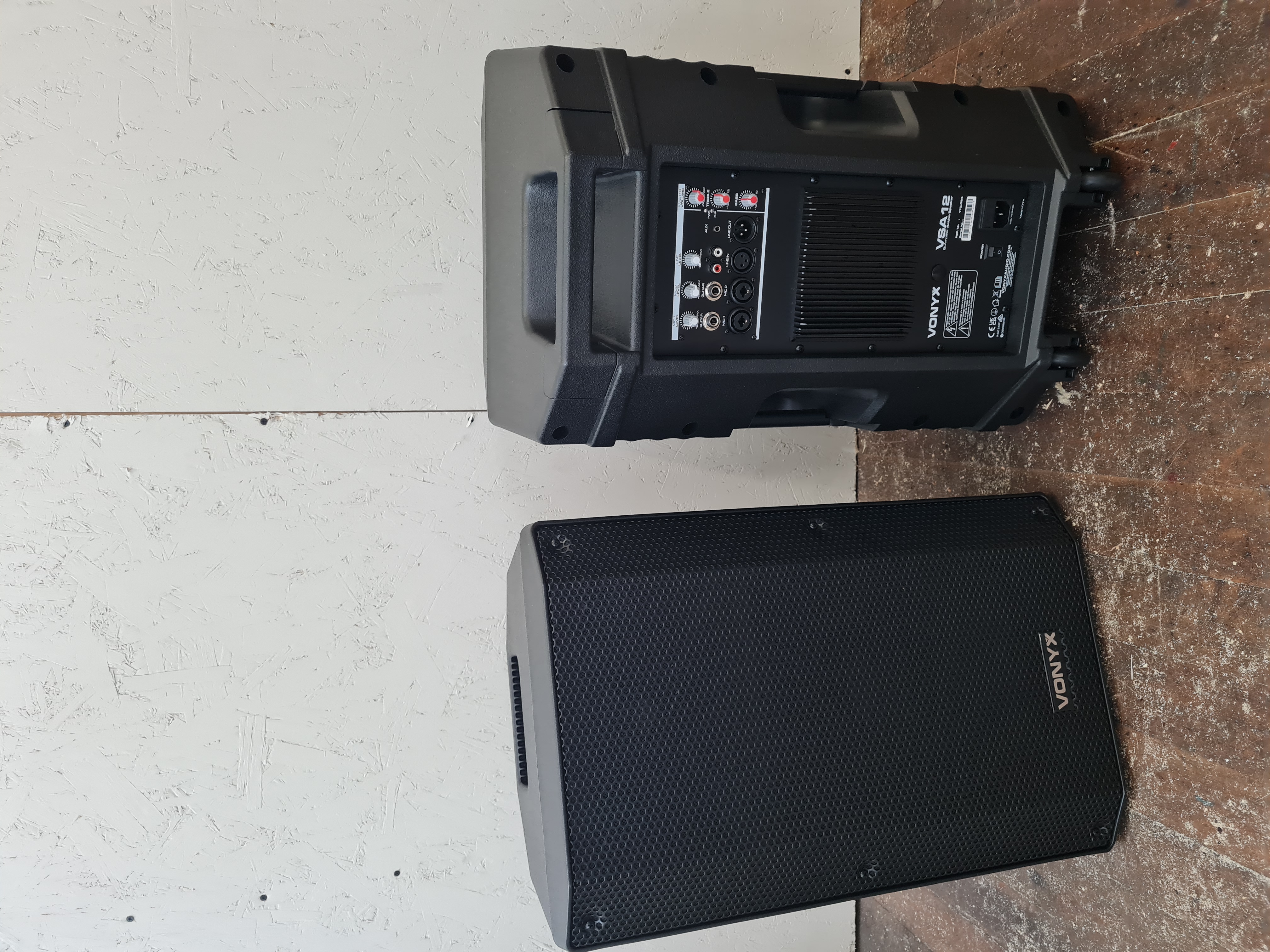 Vonyx 12" powered speakers (pair)