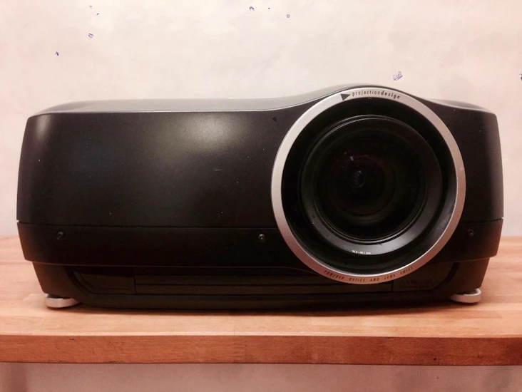 Projektor med hög prestanda för större lokal