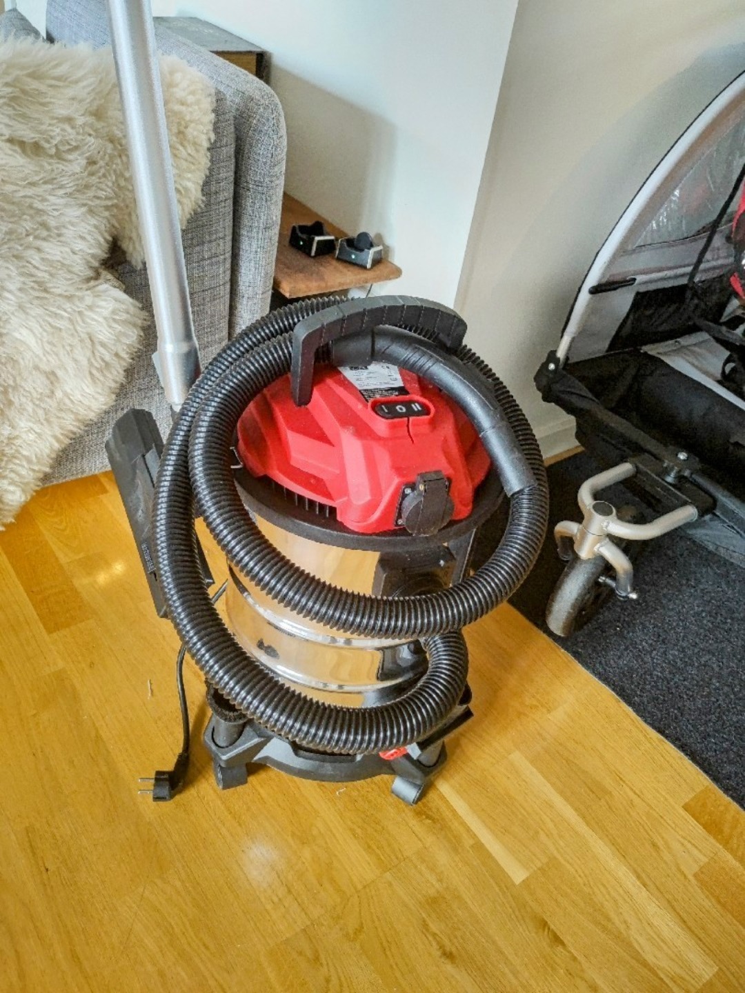 Våt- och torrdammsugare med blåsfunktion