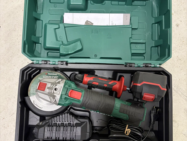 Cordless angle grinder