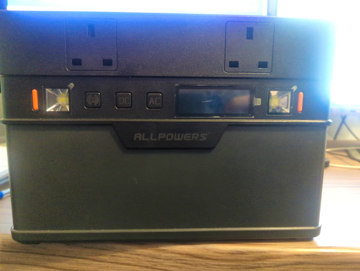 Portable power station