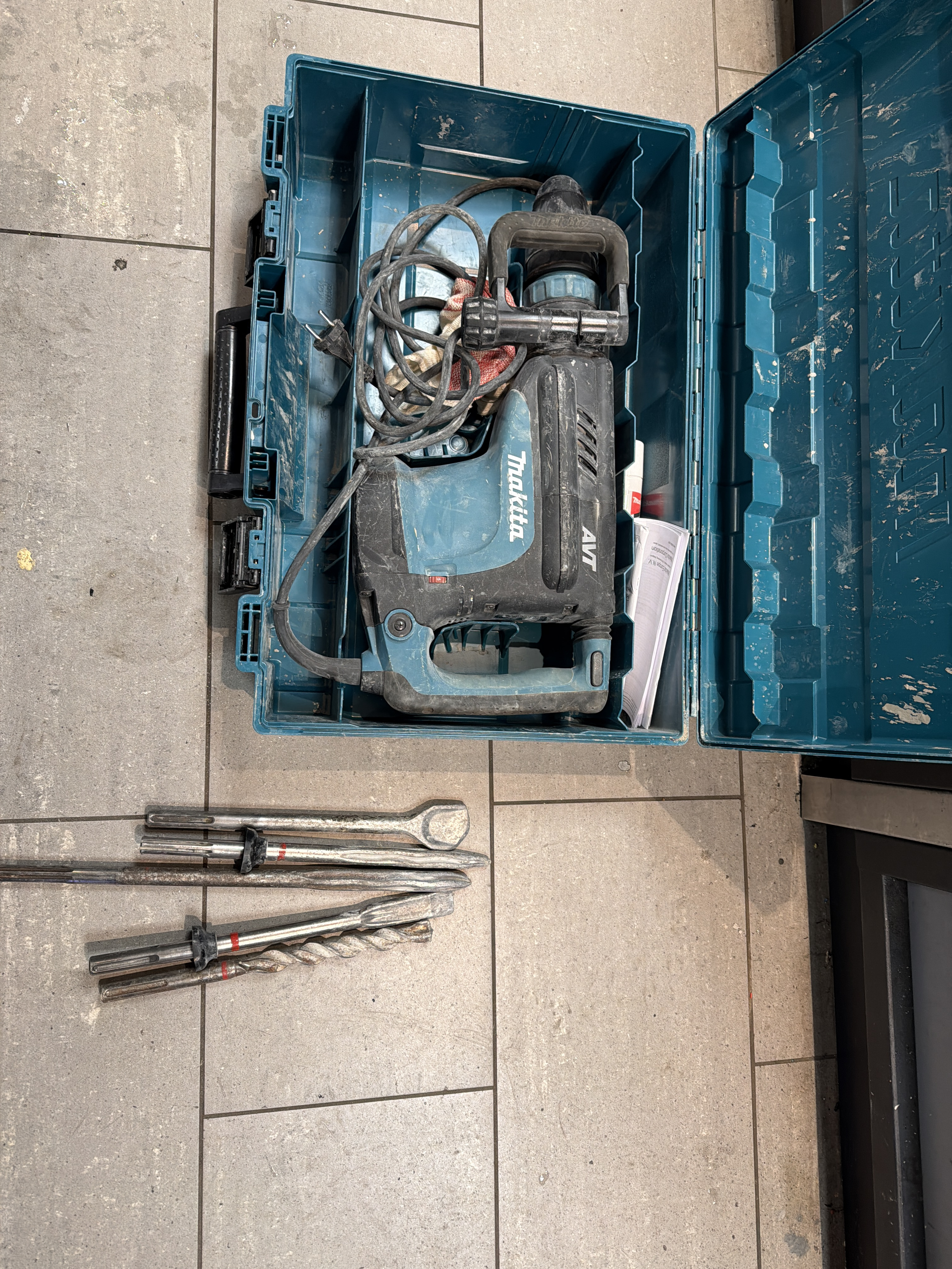 Makita hm1213c slagbormaskin / meiselhammer 