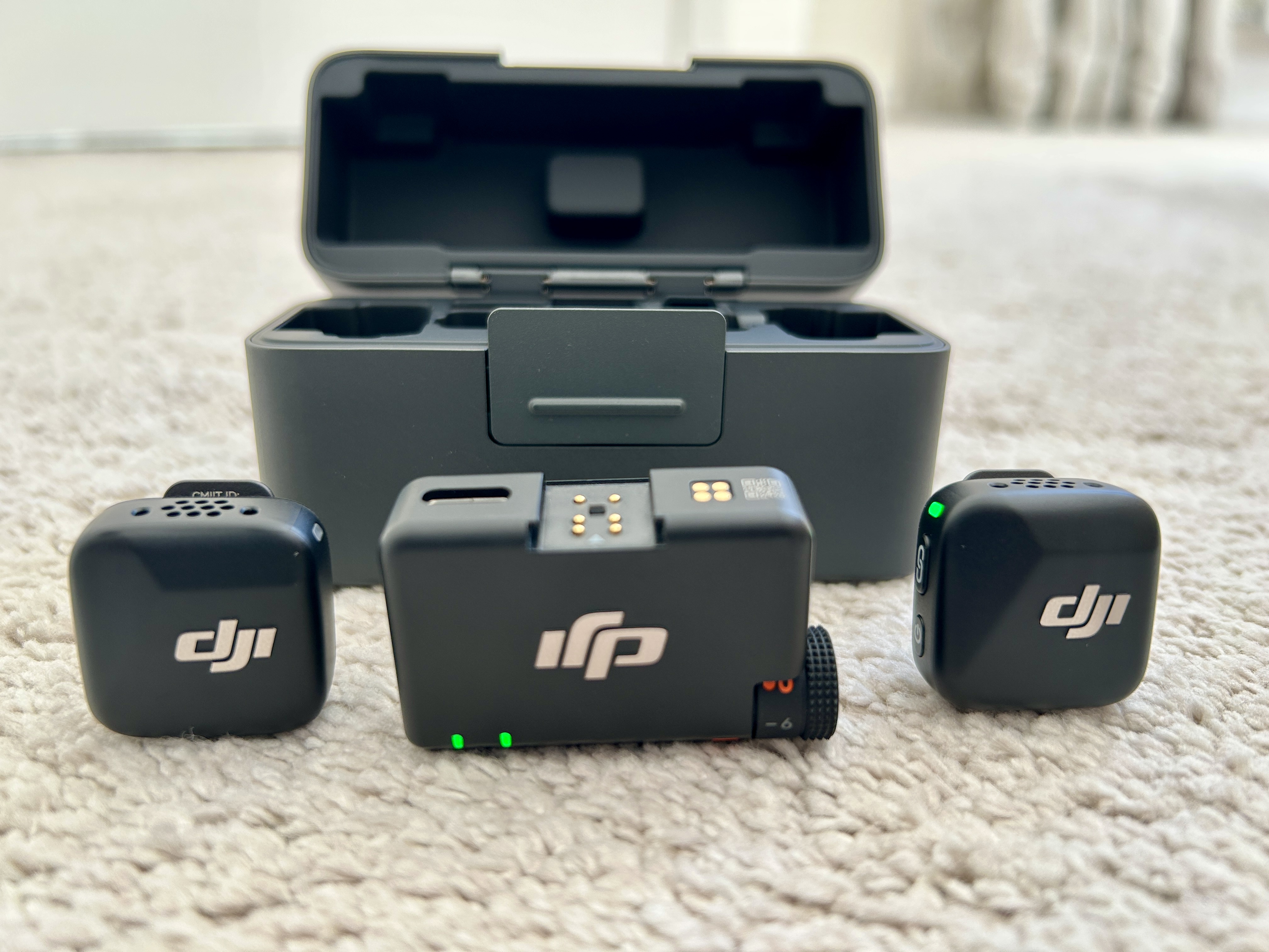 Wireless dji mic mini with lightning adapter and windshield