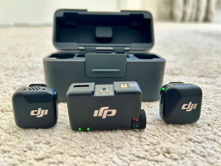 Wireless dji mic mini with lightning adapter and windshield