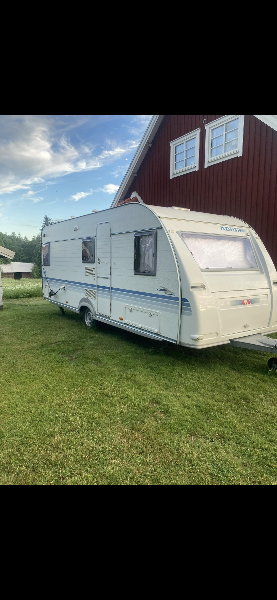 Husvagn med barnkammarvagn