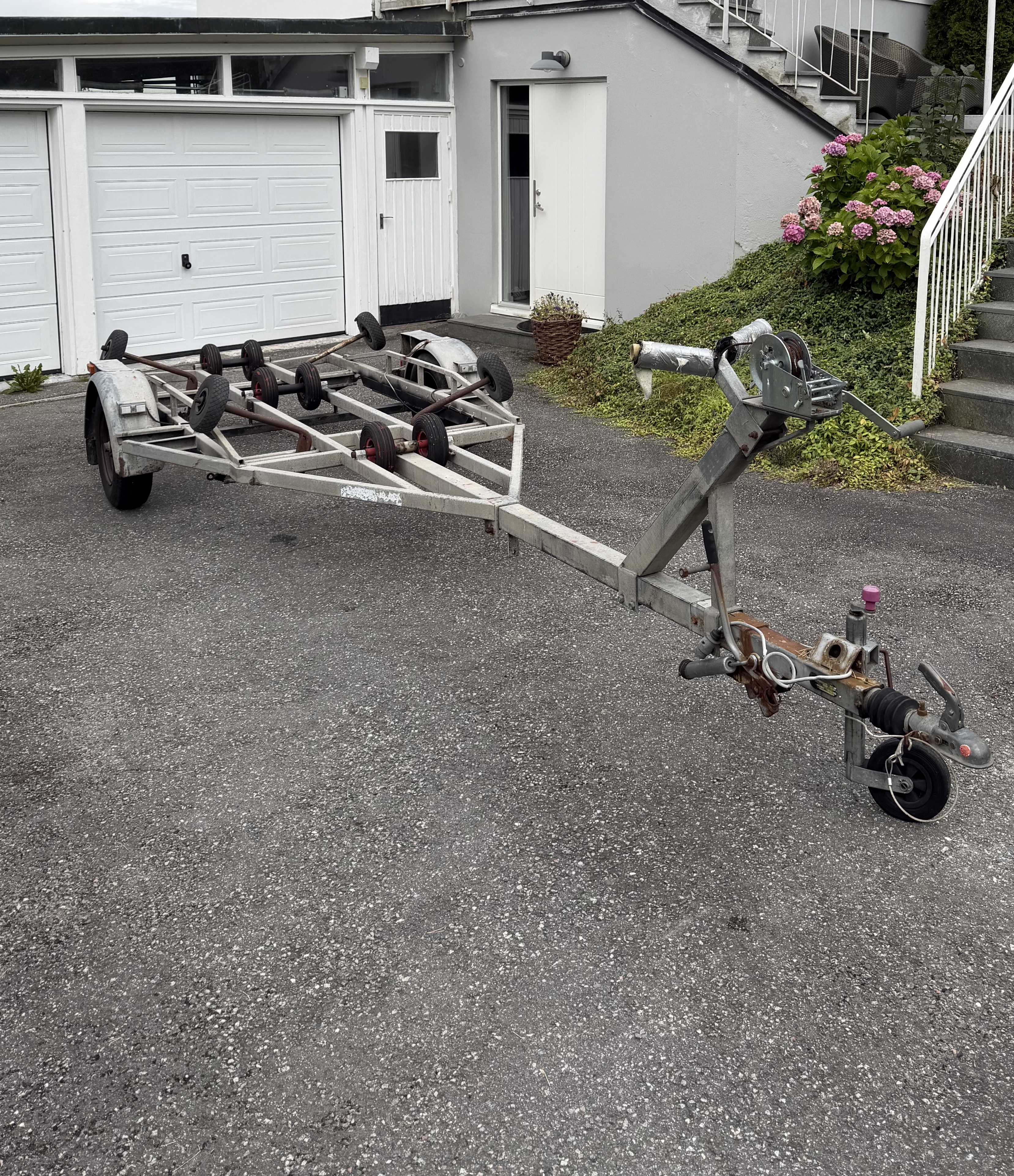 Båttrailer 1500kg uthyres (30km/h)