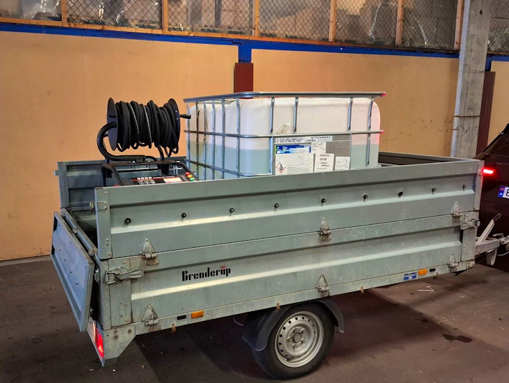 Høytrykkspyler bensindrevet med vanntank til utleie