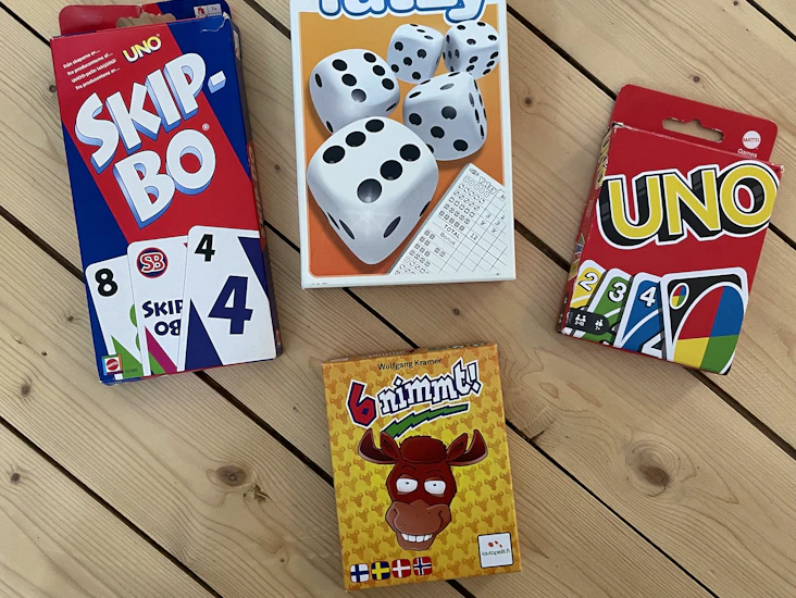 Sällskapsspel (uno) (skipbo) (yatzy) (6nimnt)