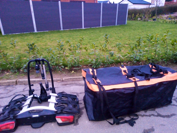 Thule cykelstatativ til ´3 cykler + 1 ekstra ( med vippefunktion )