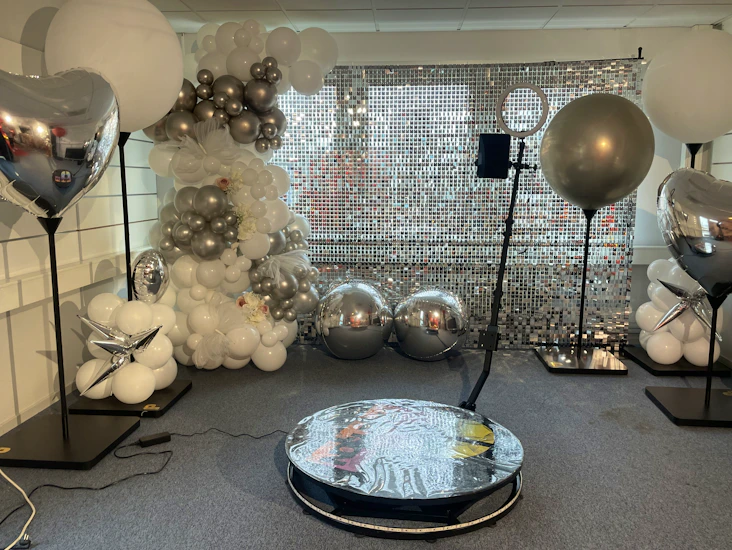 Fotobås - 360 spinning selfie booth