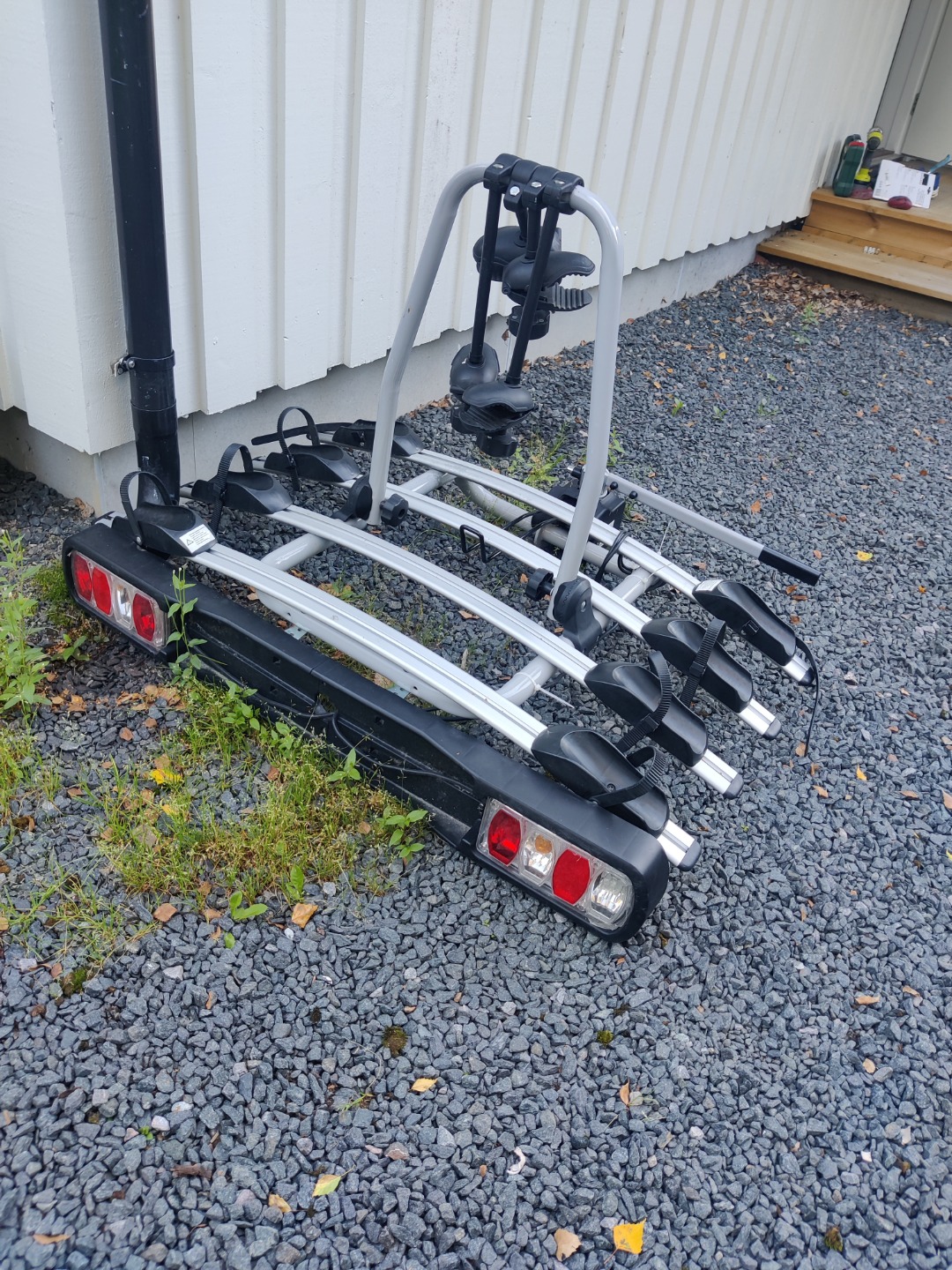 Låsbart sykkelstativ for 4 sykler.
