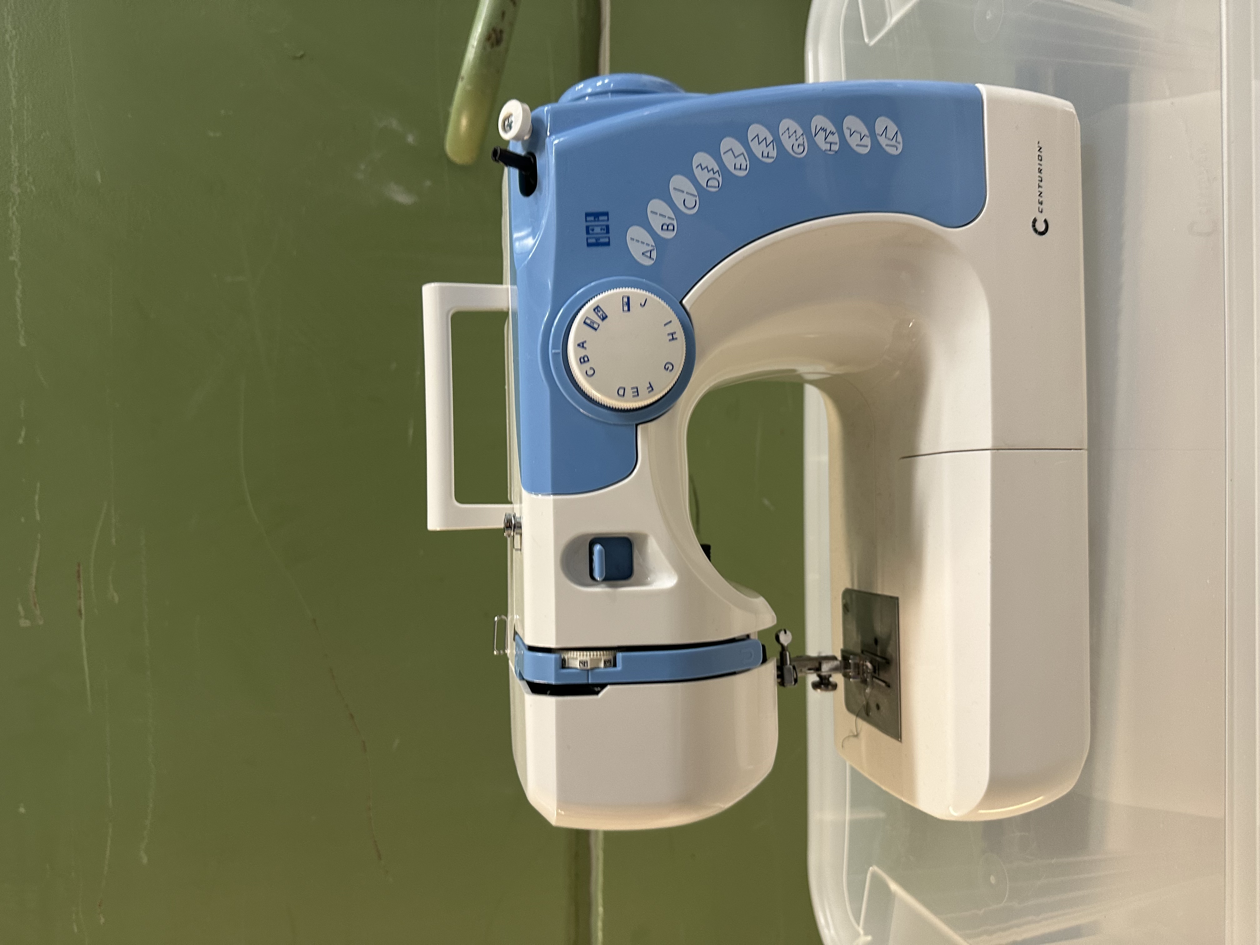 Symaskin för gardiner och enklare lagning (solna c)