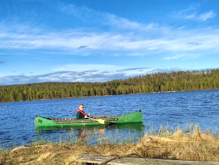 Stor, lett og solid kano