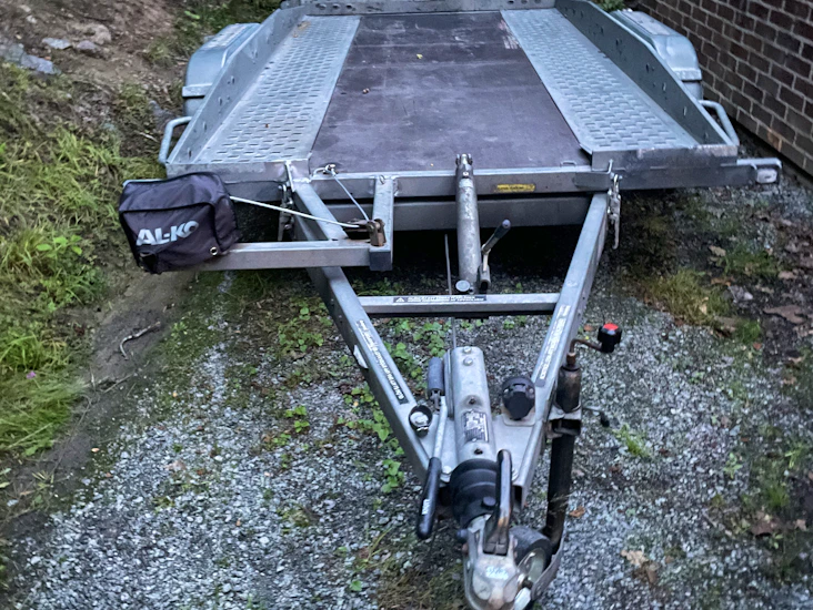 Biltrailer/bilsläp tippbart med vinsch benderup 2500