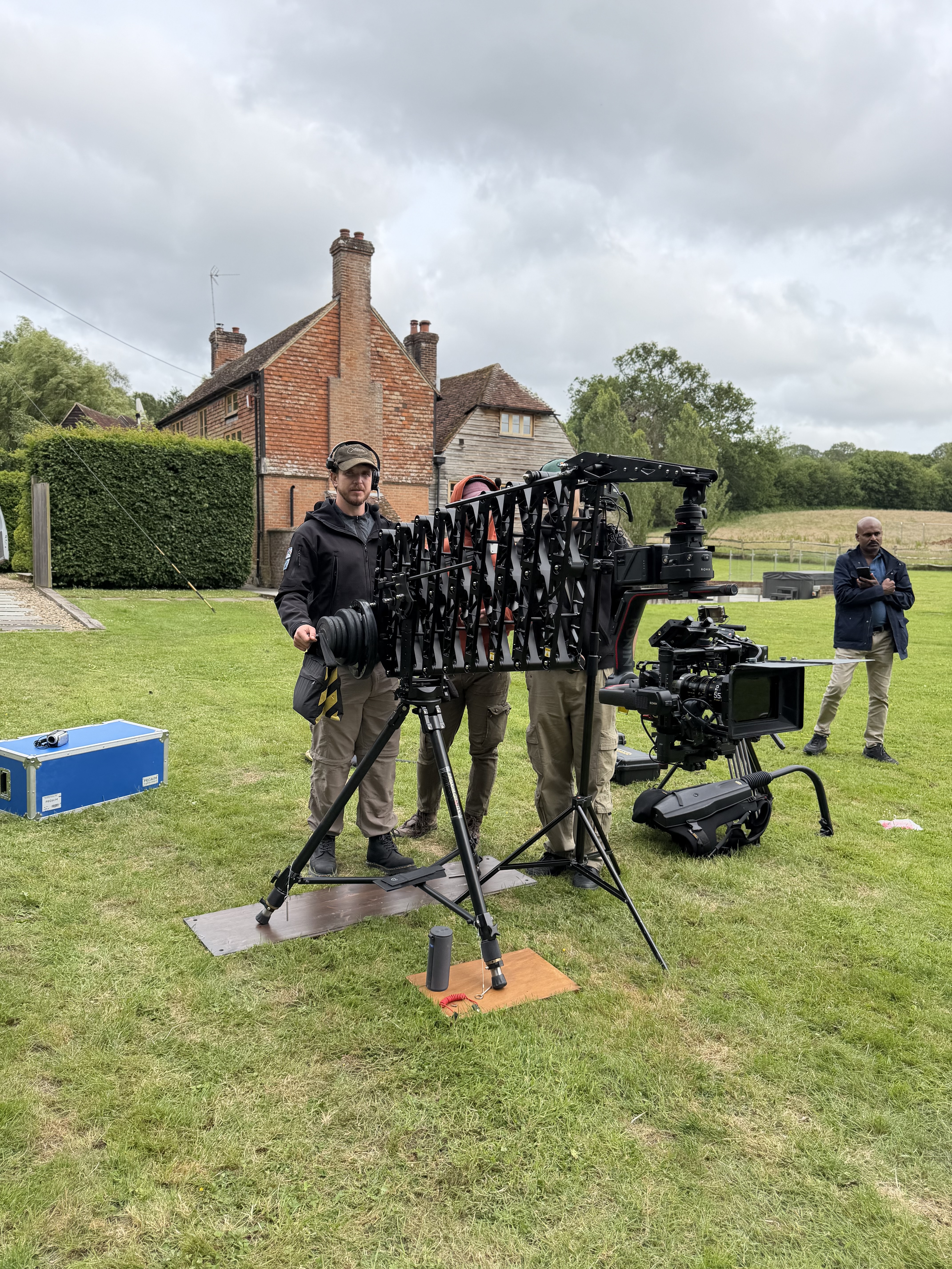 Telescopic crane paired with ronin 2 remote head