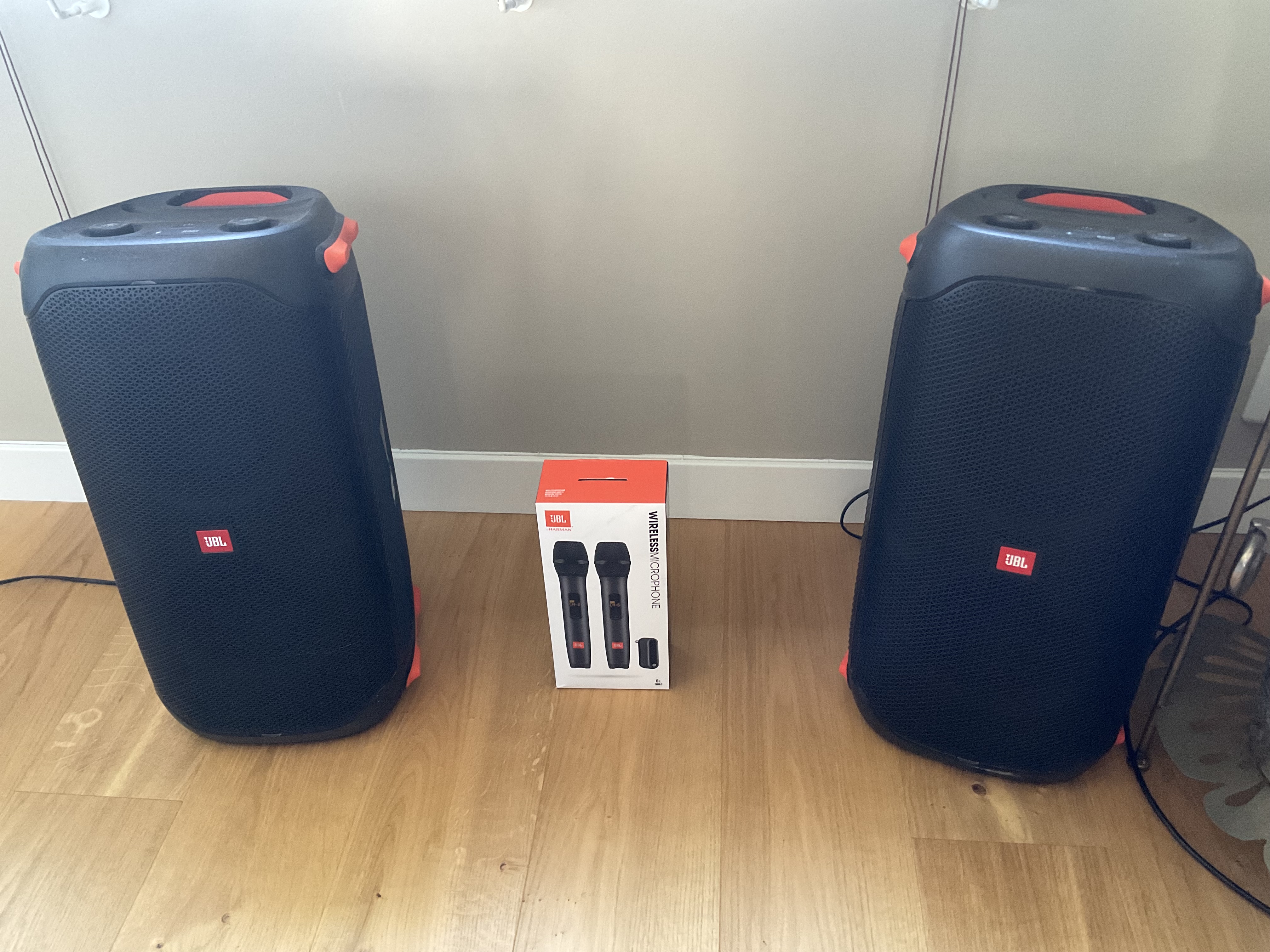 2st jbl partybox 110 inkl 2st trådlösa mikrofoner.