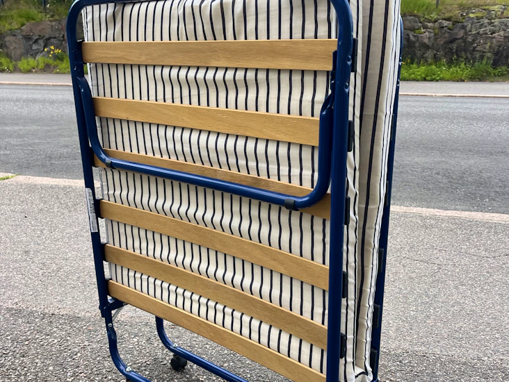 Kokoontaitettava sänky / varavuode 2kpl