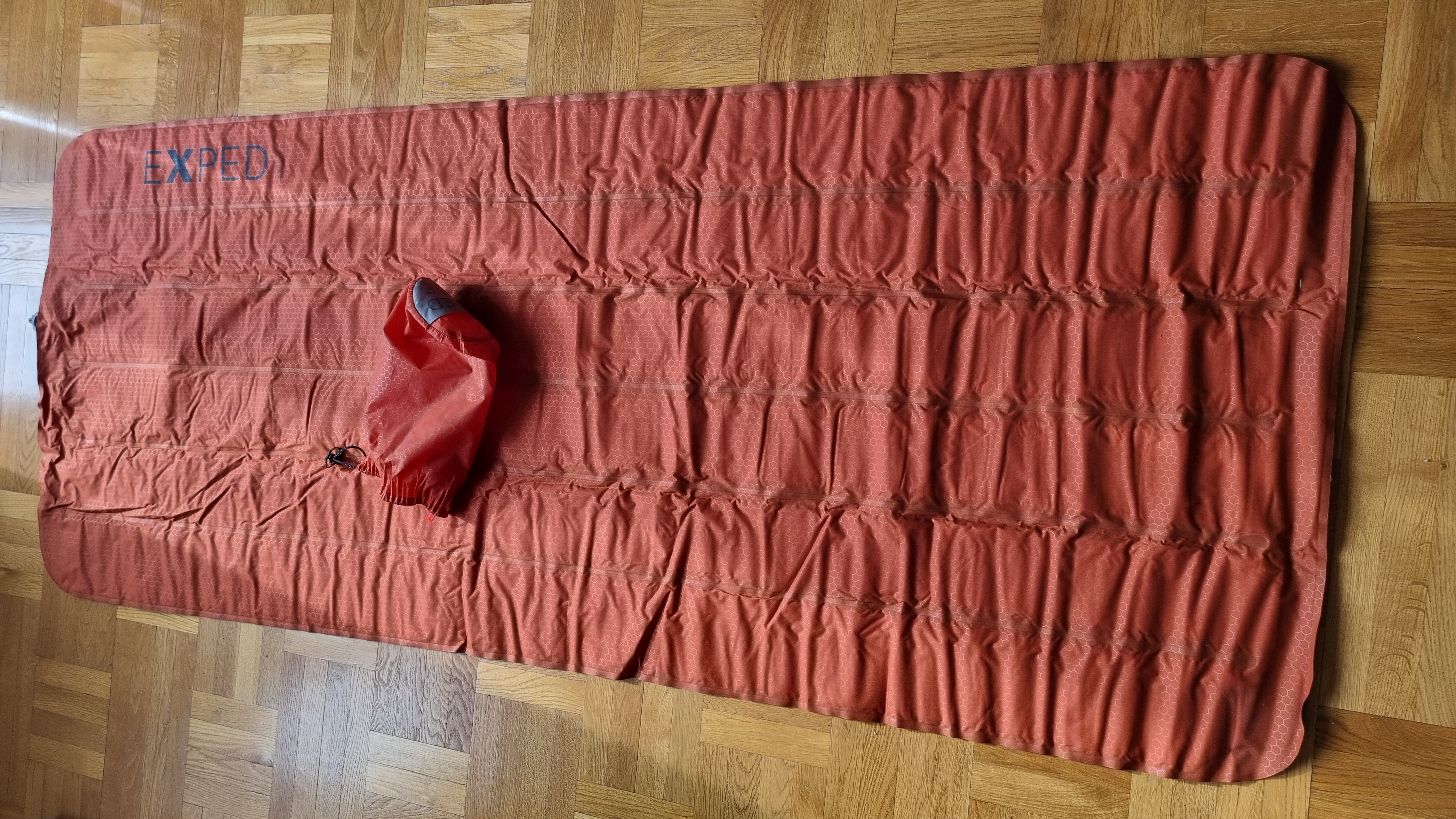 Uppblåsbart liggunderlag exped