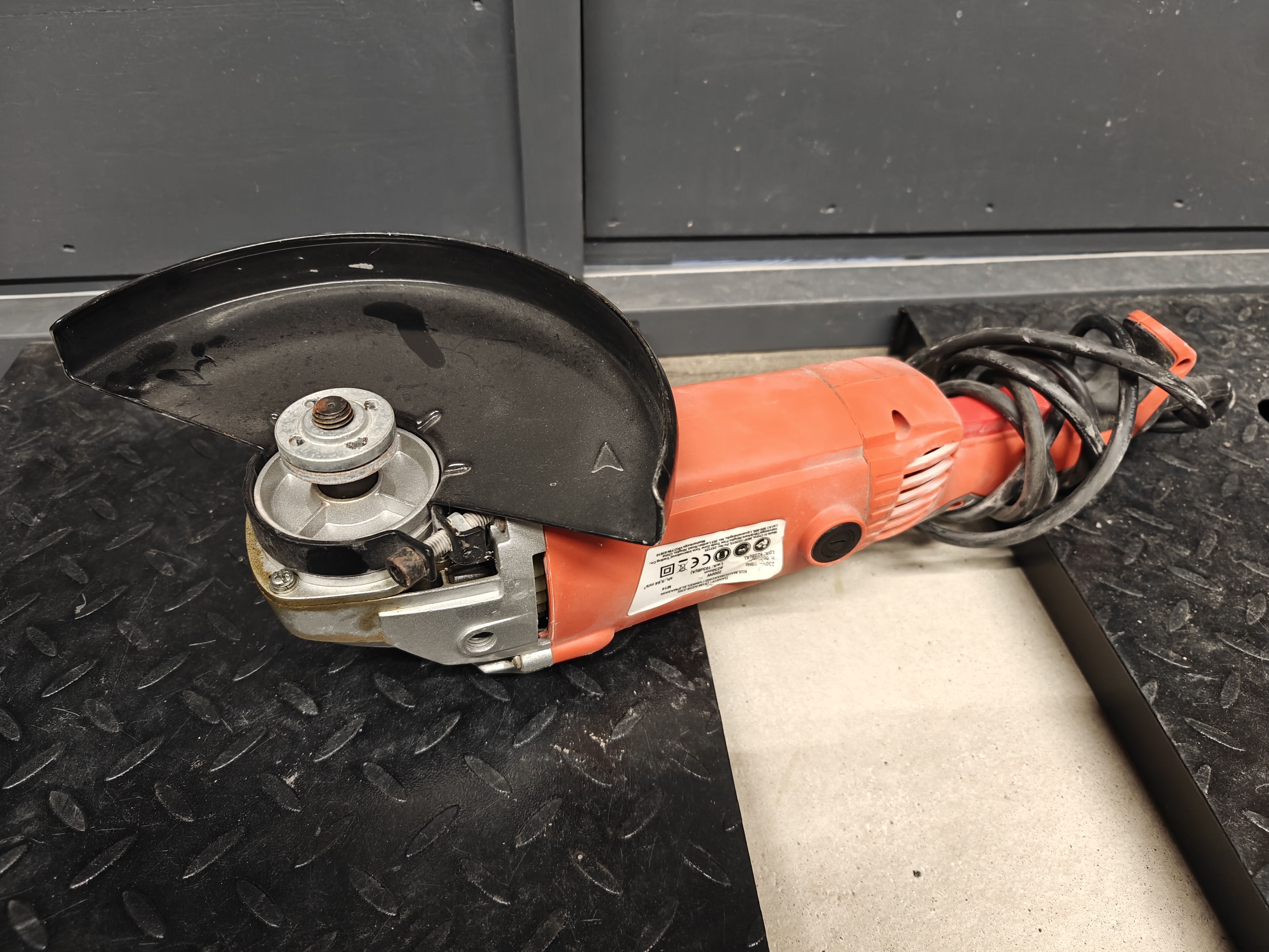 Kulmahiomakone 230 mm