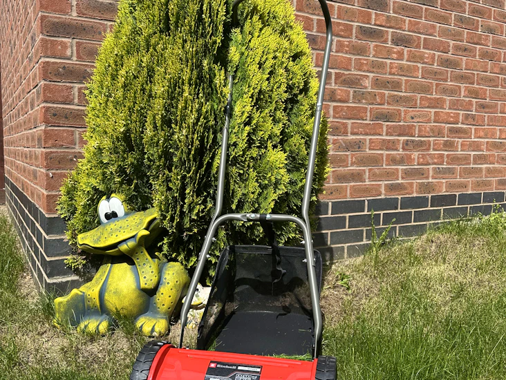 hand push lawnmower