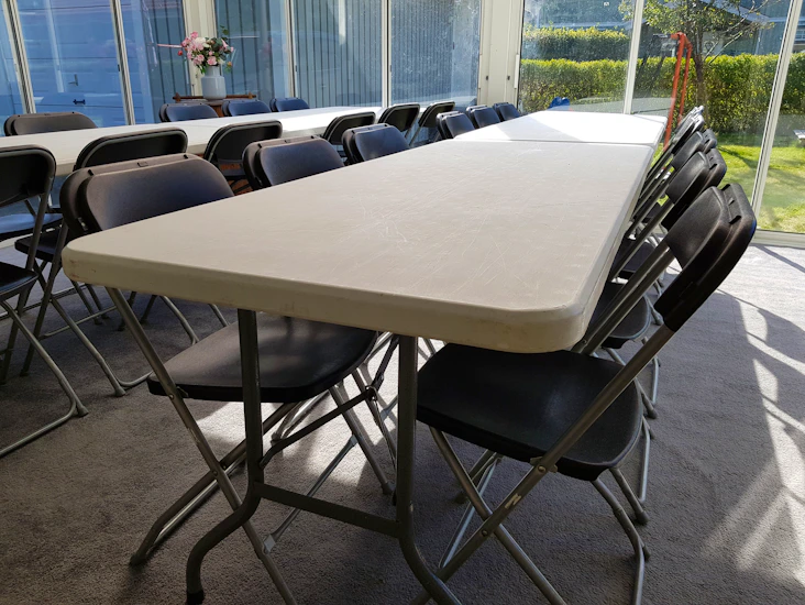 Bord och stolar för 30 personer