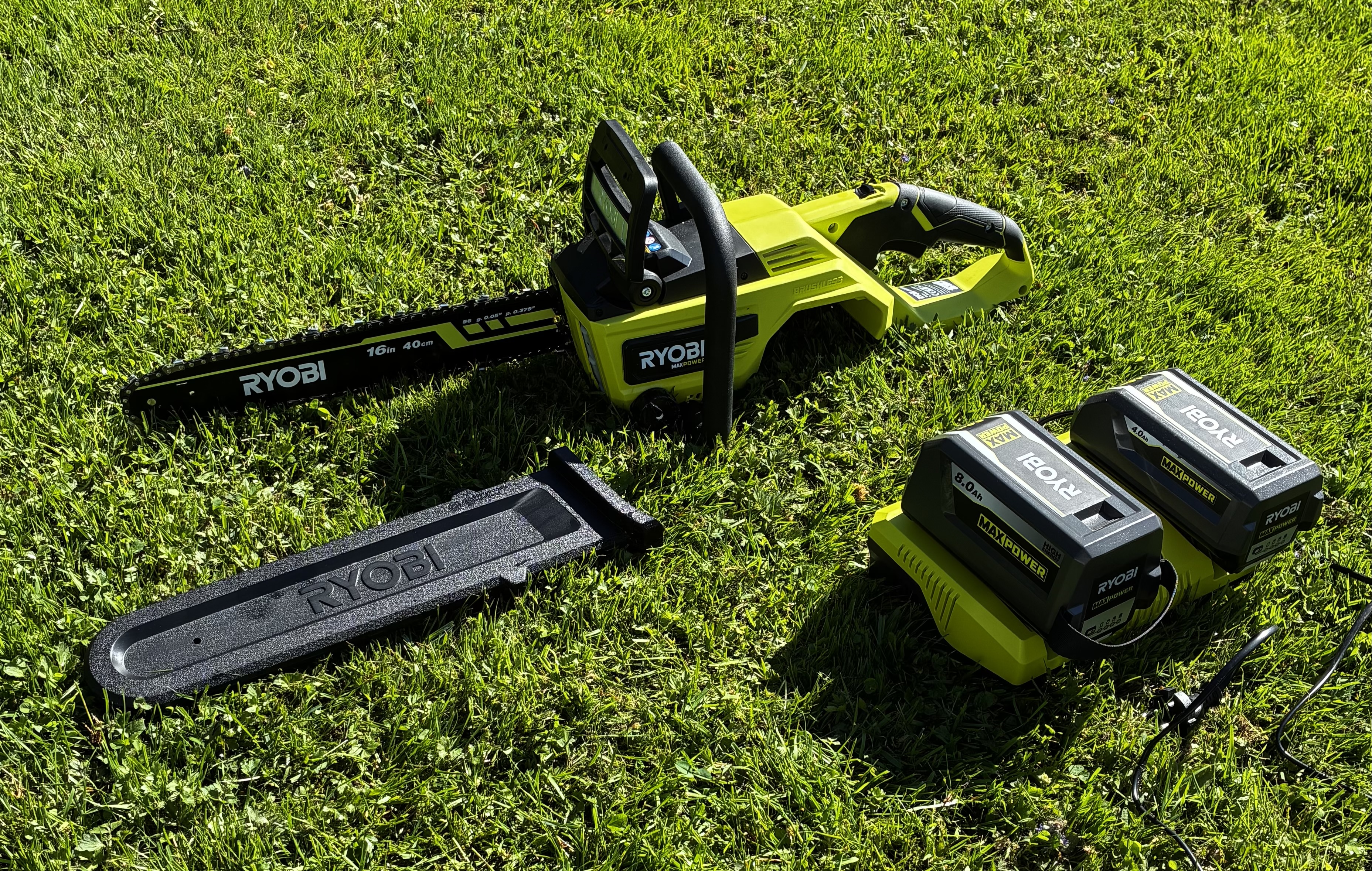 Kraftfull batteridriven kedjesåg 36v - ryobi ry36csx40b-0