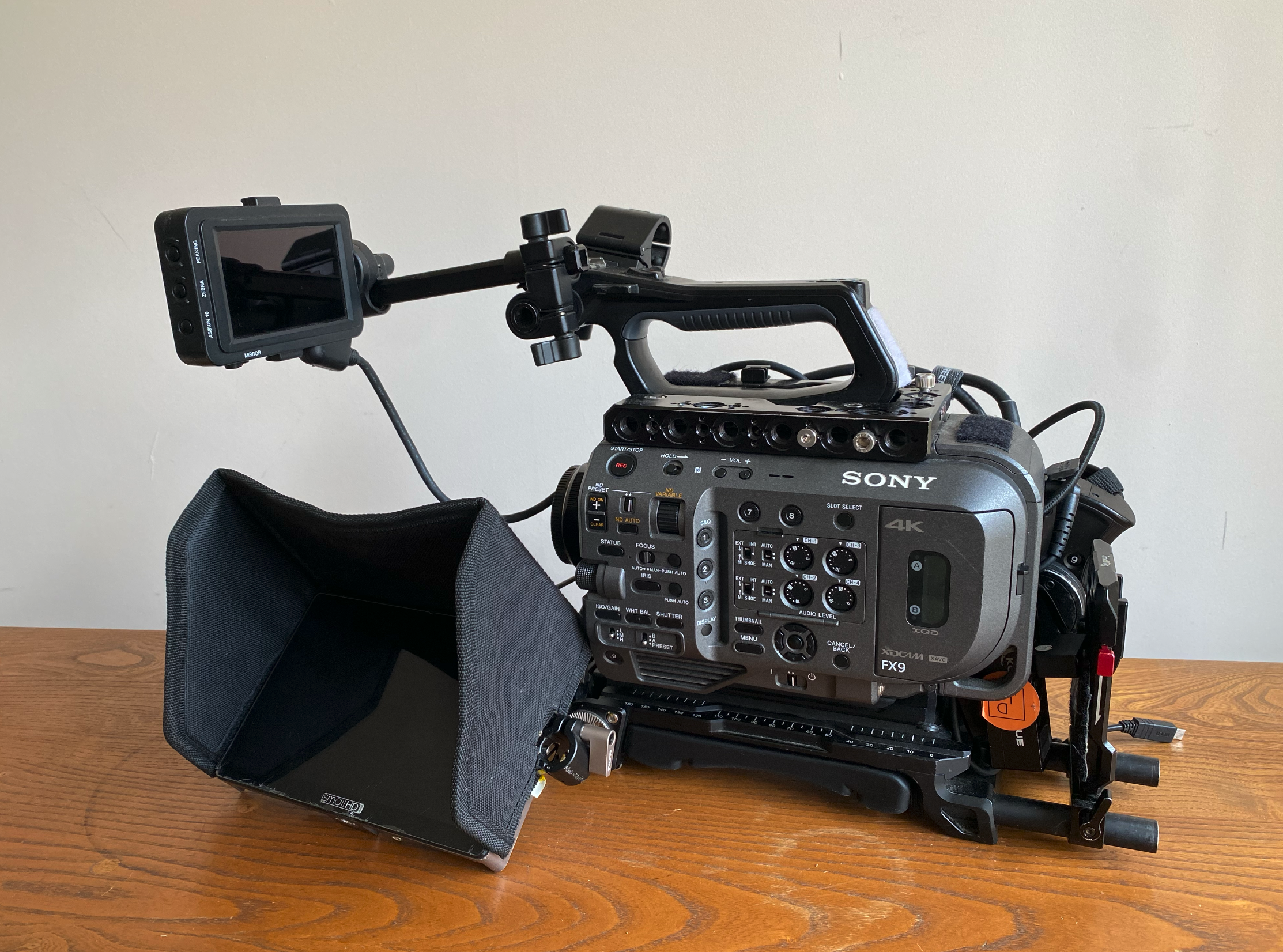 Sony fx9 with 7inch monitor, cards and rig. free evening pickup night before