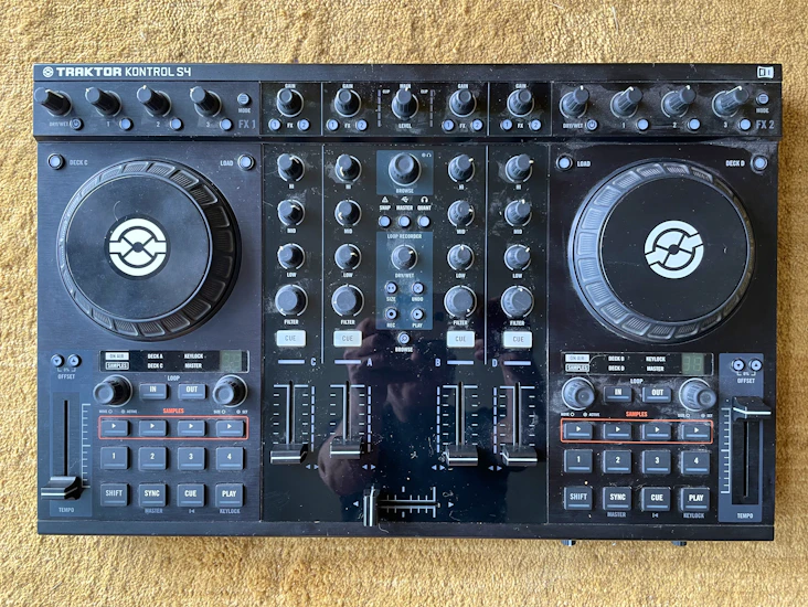 Traktor s4 controller (s1)