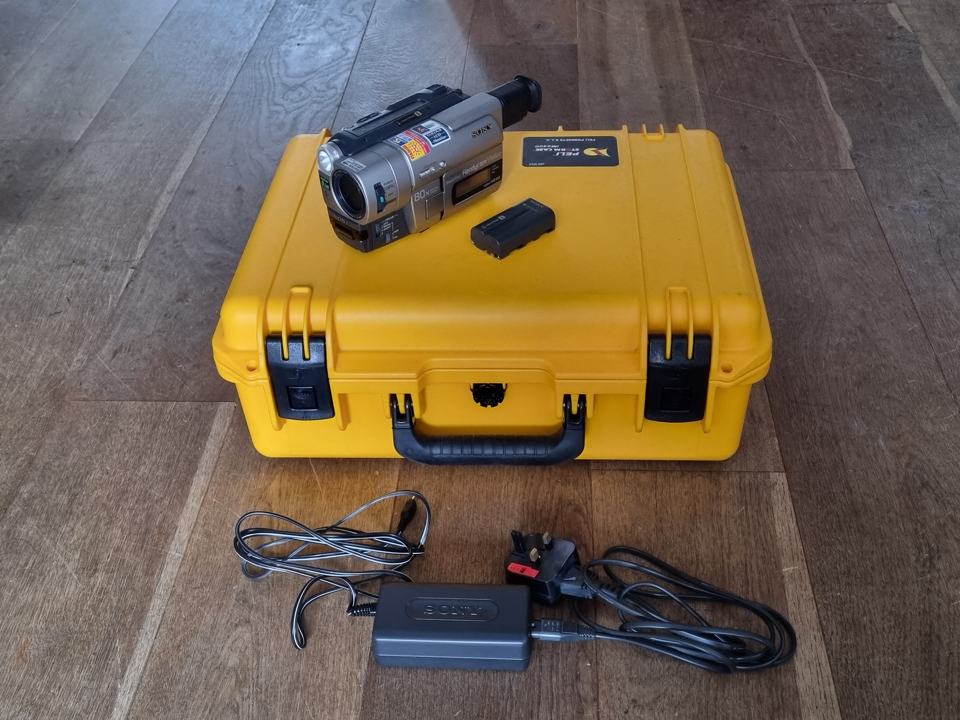 Sony hi8 trv66e camcorder (late 90s) pal ccd 8mm compatible analogue video camera