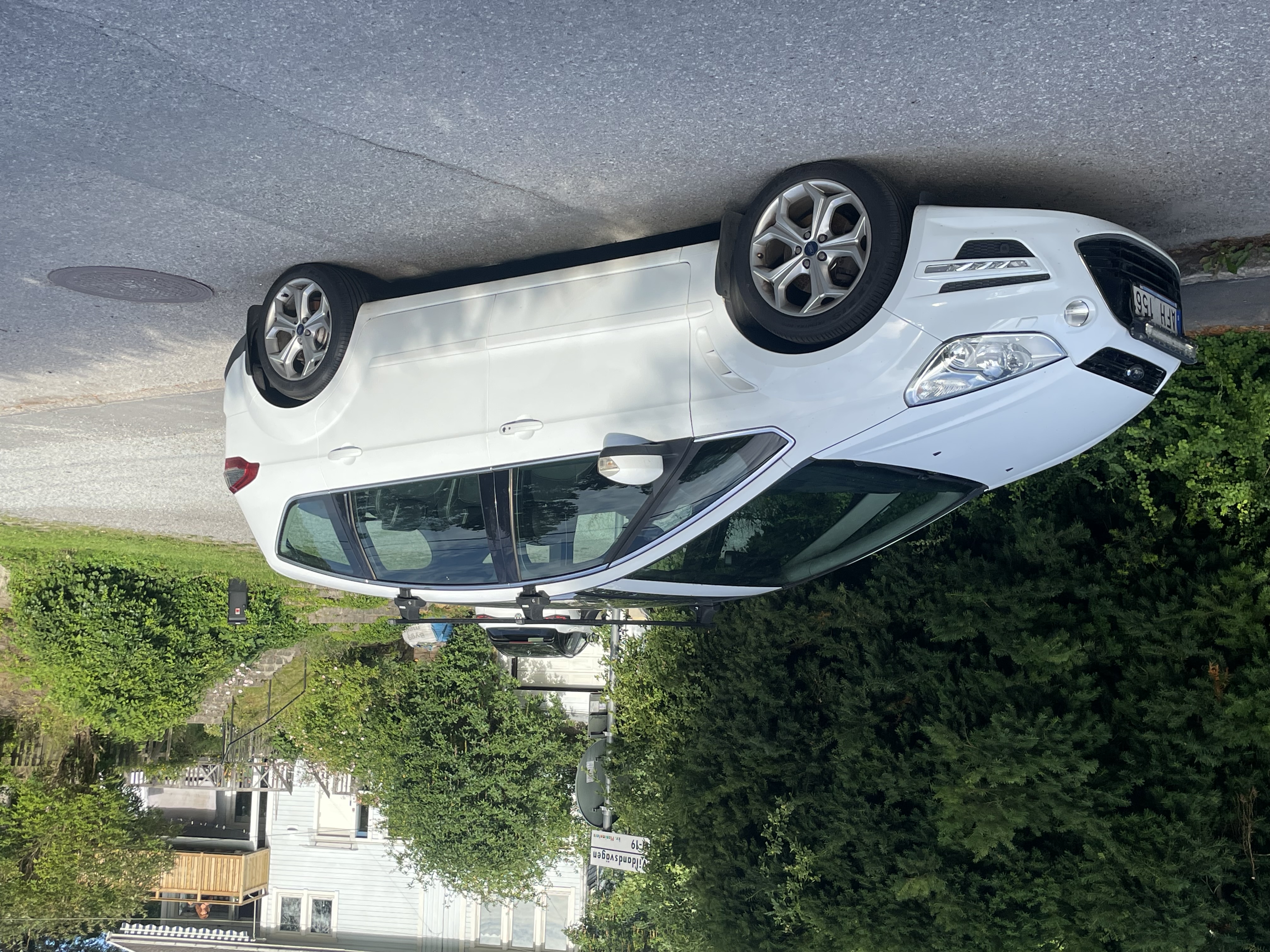 Rymlig ford s-max