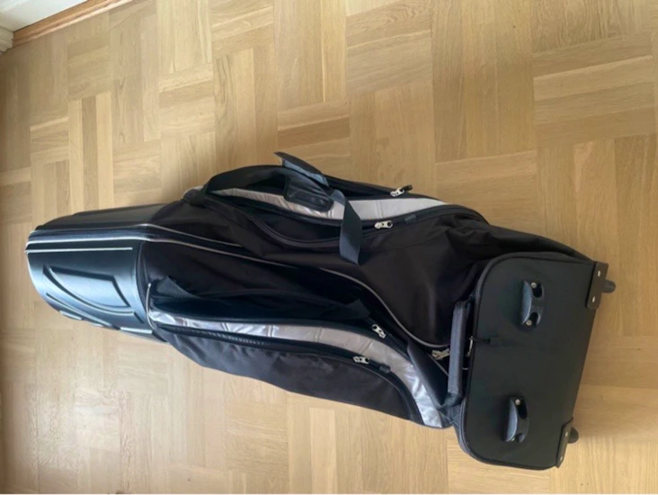 Golf resefodral med backbone för extra skydd